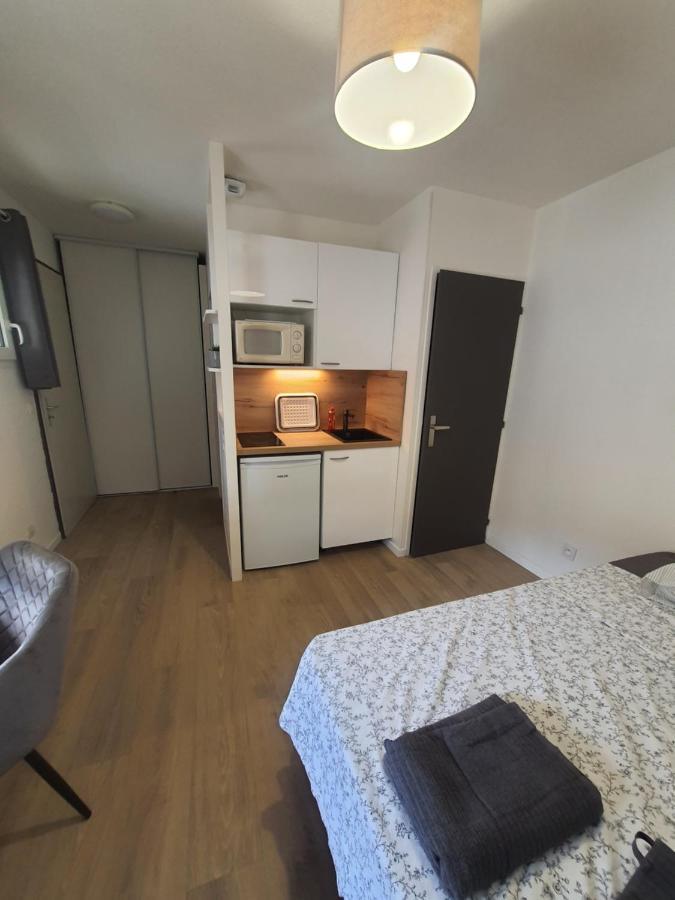 Studio Au Calme Espace Exterieur Parking Gratuit Dans La Rue Grenoble Luaran gambar