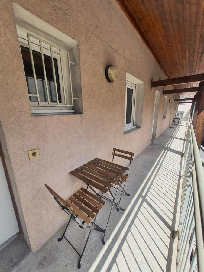 Studio Au Calme Espace Exterieur Parking Gratuit Dans La Rue Grenoble Luaran gambar